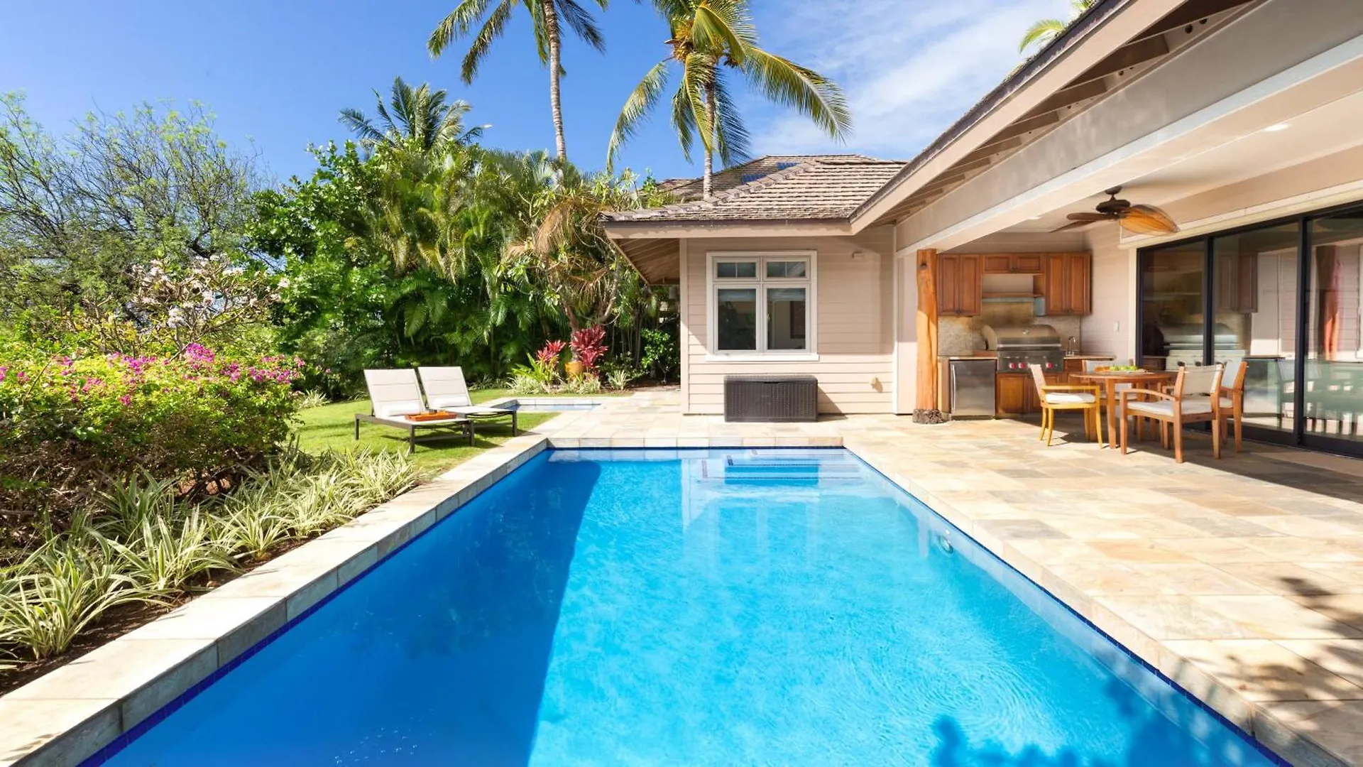 Дом отдыха Coral Reef Lush 4Br Kamilo Home With Heated Pool And Guest Cottage Ваиколоа-Виллидж